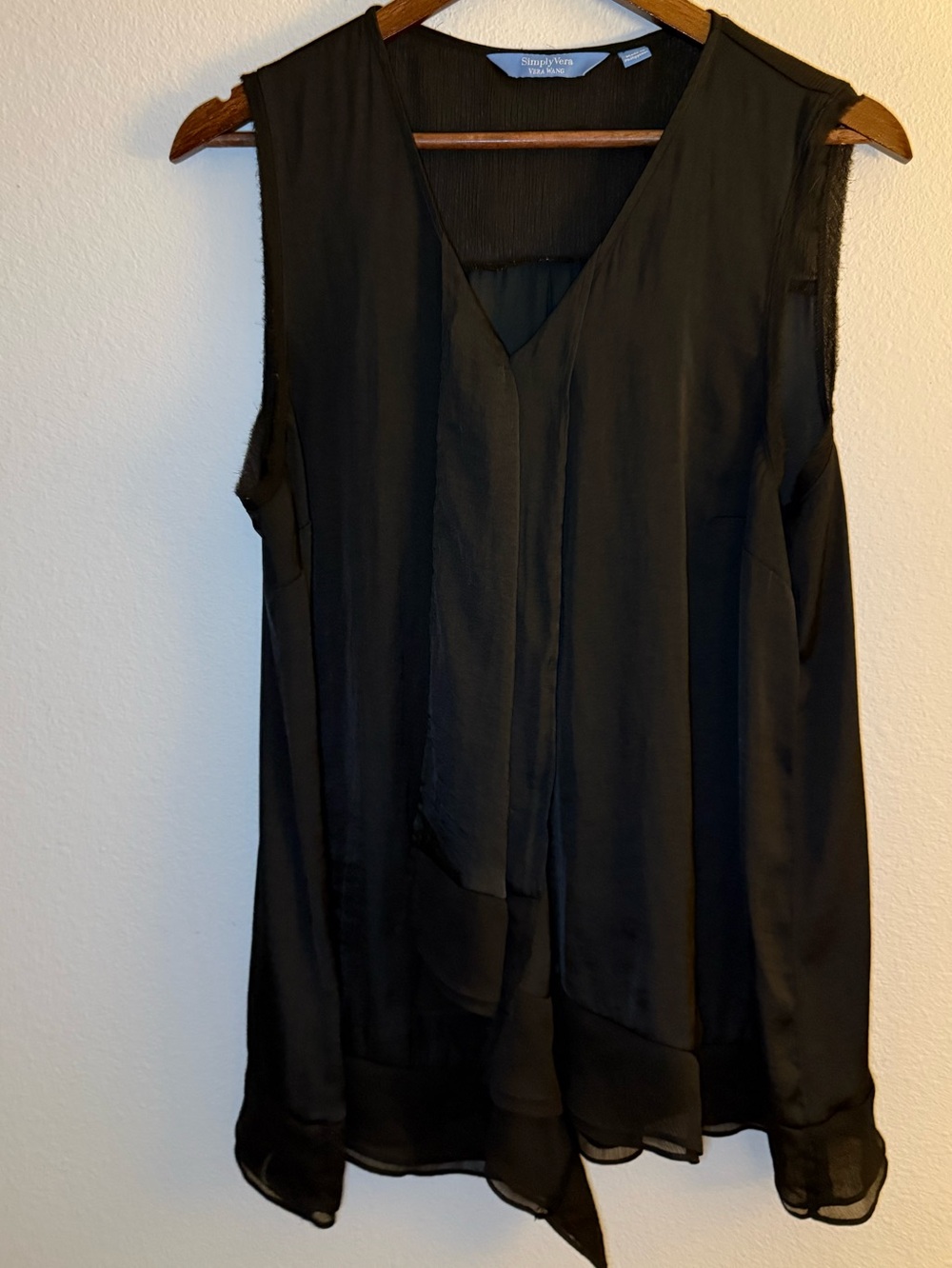 Simply Vera Vera Wang Black Sleeveless V-Neck Blouse